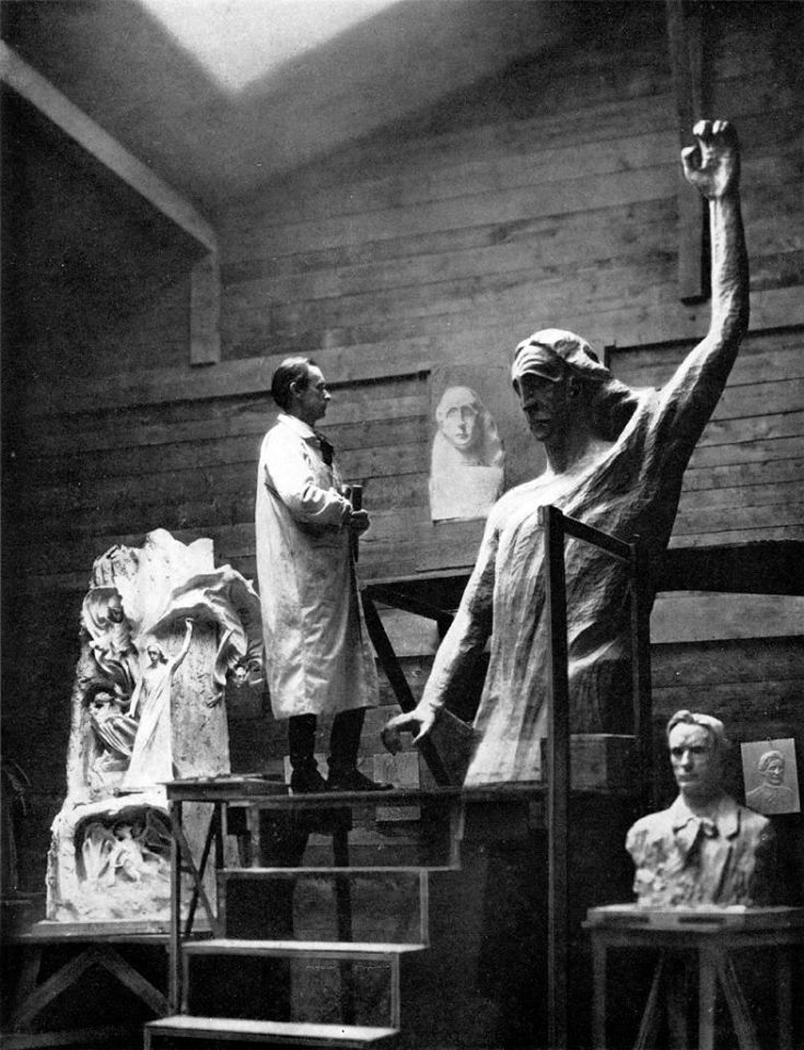 Steiner sculpting the Representative of Humanity together with Edith Maryon, prominent member of the Stella Matutina.